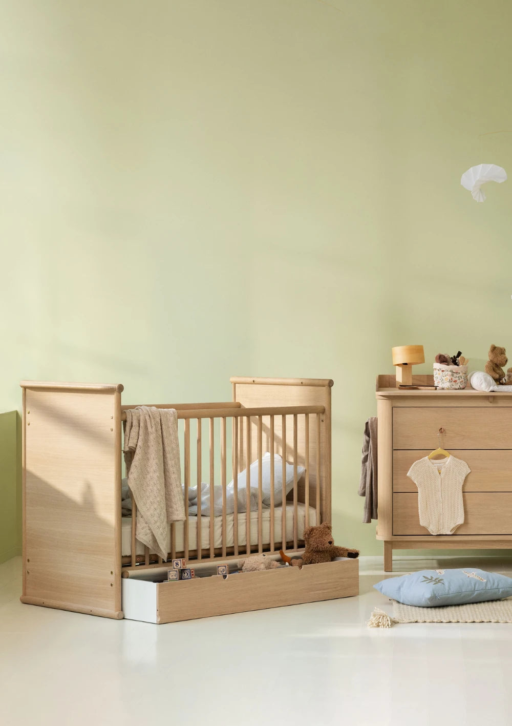 Oliver Furniture Baby- und Kinderbett 'Camp Novel' Eiche 120 x 60 cm